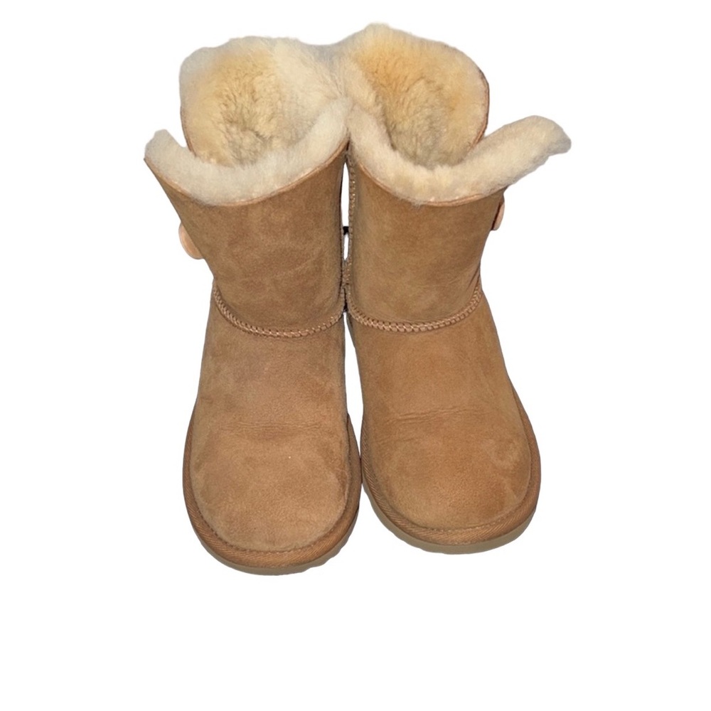 Ugg boots size‎ 2 gently used